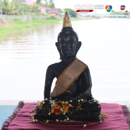 ชาวบ้านพร้อมใจแห่หลวงพ่อดำลงสรงน้ำท่าจีน ประเพณีเก่าแก่หนึ่งเดียวในสุพรรณบุรี