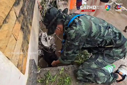 ชาวตลาดริมเมย-ทหาร เร่งทำความสะอาดหลังน้ำลด