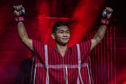 ONE ลุมพินี : ยางดำ ขอทุบ ก้องโพธิ์ชัย เปิดซิงชัยแรกที่รอคอย