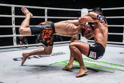 ONE Championship : อาลิเบก ราซูลอฟ มั่นใจกระชากเข็มขัด คริสเตียน ลี