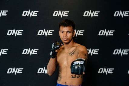 ONE ลุมพินี : ชาโด้ สิงห์มาวิน อวดหุ่นฟิต พร้อมปะทะ สิทธิชัย ศิษย์สองพี่น้อง ศึก ONE ลุมพินี 92