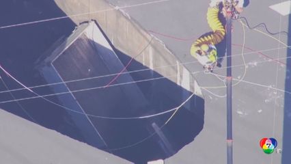 เกิดหลุมยุบขนาดใหญ่กลางแยกจราจร ที่ญี่ปุ่น