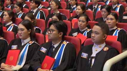 พระบาทสมเด็จพระเจ้าอยู่หัว และสมเด็จพระนางเจ้า ฯ พระบรมราชินี พระราชทานปริญญาบัตรแก่ผู้สำเร็จการศึกษาจากมหาวิทยาลัยธรรมศาสตร์ ประจำปีการศึกษา 2565-2566 ระหว่างวันที่ 1-3 กุมภาพันธ์ 2568