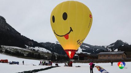 บอลลูนหลากสีสันเหนือเทือกเขาแอลป์ ที่สวิตเซอร์แลนด์