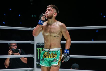 ONE Championship : เอลลิส บาร์โบซา มุ่งมั่นโค่นบัลลังก์ พระจันทร์ฉาย พีเค.แสนชัย