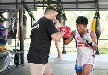 ONE Championship : รถถัง จิตรเมืองนนท์ บุกค่ายซุปเปอร์บอน ติวเข้มวิชาคิกบ็อกซิ่ง