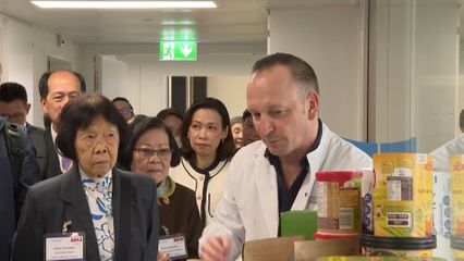 สมเด็จพระกนิษฐาธิราชเจ้า กรมสมเด็จพระเทพรัตนราชสุดา ฯ สยามบรมราชกุมารี ทอดพระเนตรไร่องุ่นขั้นบันไดของเมืองลาโวซ์ ที่ยูเนสโกขึ้นทะเบียนให้เป็นมรดกโลกในปี 2007 และการดำเนินงานของศูนย์วิจัยเนสท์เล่ เมืองโลซาน