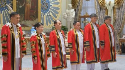 พระบาทสมเด็จพระเจ้าอยู่หัว และสมเด็จพระนางเจ้า ฯ พระบรมราชินี พระราชทานพระบรมราชวโรกาสให้ คณะบุคคล เฝ้าทูลละอองธุลีพระบาท ดังนี้