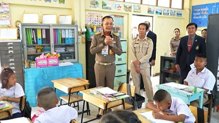 องคมนตรี ตรวจเยี่ยมโรงเรียนที่รับบริการจากมูลนิธิการศึกษาทางไกลผ่านดาวเทียม ในพระบรมราชูปถัมภ์