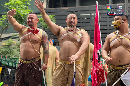 "สงกรานต์สีลม" วันสุดท้าย จัดขบวนไพนด์พาเหรด สุดคึกคัก ดึงดูดนักท่องเที่ยว