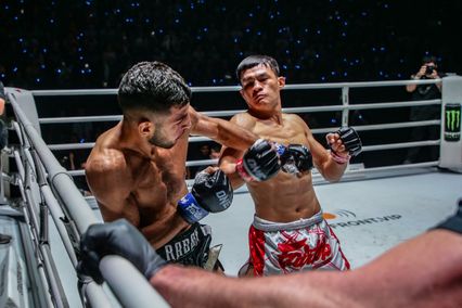 ONE Championship : เทียบหมัดต่อหมัด เสมาเพชร แฟร์เท็กซ์ vs อับดัลลา ดายาคีเอฟ