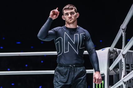 ONE Championship : ไท รูโทโล มั่นใจปิดเกมไว แดนเต ลีออน ป้องเข็มขัดปล้ำจับล็อก