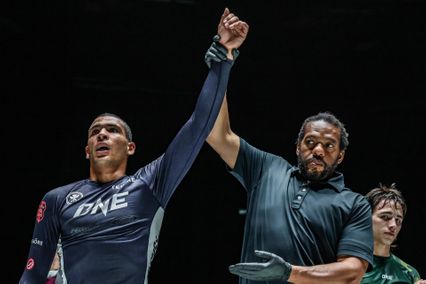 ONE Championship : ไท รูโทโล มั่นใจปิดเกมไว แดนเต ลีออน ป้องเข็มขัดปล้ำจับล็อก