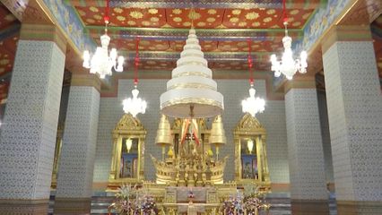 พระบาทสมเด็จพระเจ้าอยู่หัว และสมเด็จพระนางเจ้า ฯ พระบรมราชินี ทรงบำเพ็ญพระราชกุศลทักษิณานุปทาน ในการพระราชพิธีฉัตรมงคล พุทธศักราช 2568