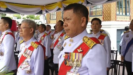 พระบาทสมเด็จพระเจ้าอยู่หัว และสมเด็จพระนางเจ้า ฯ พระบรมราชินี เสด็จพระราชดำเนินไปในการพระราชพิธีฉัตรมงคล พุทธศักราช 2568