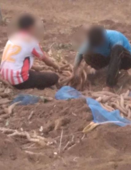 4 โจ๋ อ้างชายเสื้อดำขี่แซงหาเรื่องก่อน ส่วนที่พกมีด เพราะกำลังจะไปตัดมันสำปะหลัง