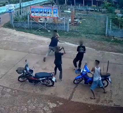 4 โจ๋ อ้างชายเสื้อดำขี่แซงหาเรื่องก่อน ส่วนที่พกมีด เพราะกำลังจะไปตัดมันสำปะหลัง