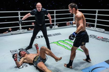 ONE Championship : อับดุลลา ดายาคาเอฟ ยิ้มพลิกอัดทีเคโอ เสมาเพชร แฟร์เท็กซ์