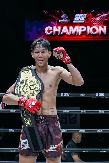 ONE ลุมพินี : คัมภีร์เทวดา สิทธิกุล ท้าวัดเดือด อาเลสสิโอ มาลาเทสตา ศึก ONE ลุมพินี 109