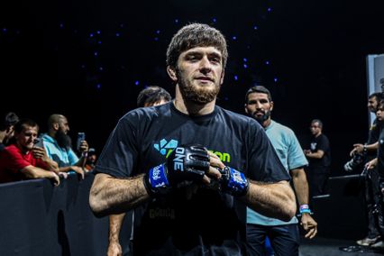 ONE ลุมพินี : อิลยาส มูซาเอฟ ขนอาวุธหนักแรง ลุยบี้วงใน วรพล ลูกเจ้าพ่อโรงต้ม