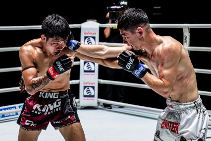 ONE ลุมพินี : ผึ้งหลวง บ้านแรมบ้า รับน้อง ป้อมเพชร พานทองยิม ศึก ONE ลุมพินี 111