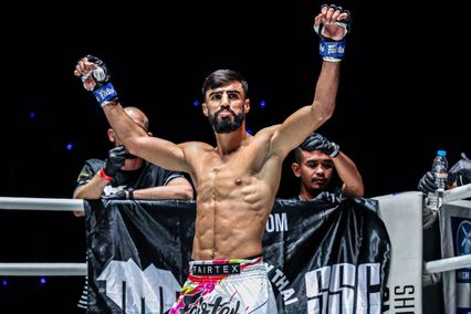 ONE ลุมพินี : สิงห์โดมทอง นกยีนส์ลาดกระบัง มีทีเด็ดดับห้าว อับดาลลาห์ ออนดาช ไม่กลัวถูกน็อก