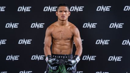 ONE ลุมพินี : แสงอาทิตย์ ลูกทรายกองดิน โชว์ฟิตก่อนดวล เสือแบล็ค ท.พราน 49 ศึก ONE ลุมพินี 114