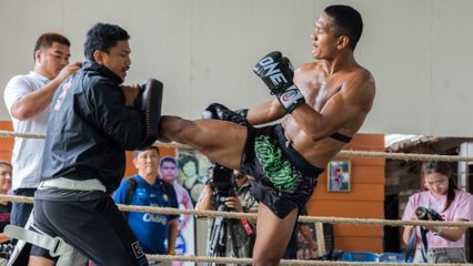 ONE ลุมพินี : แสงอาทิตย์ ลูกทรายกองดิน โชว์ฟิตก่อนดวล เสือแบล็ค ท.พราน 49 ศึก ONE ลุมพินี 114