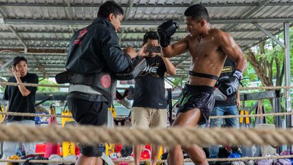 ONE ลุมพินี : แสงอาทิตย์ ลูกทรายกองดิน โชว์ฟิตก่อนดวล เสือแบล็ค ท.พราน 49 ศึก ONE ลุมพินี 114