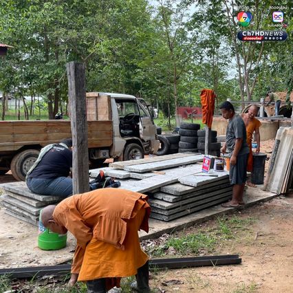 พระสงฆ์เร่งทำบังเกอร์ พร้อมรับสถานการณ์ชายแดน