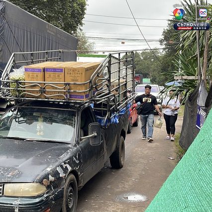 “ด่านช่องจอม” คึกคัก แห่เข้ากัมพูชา ก่อนปิดด่าน 2 วัน