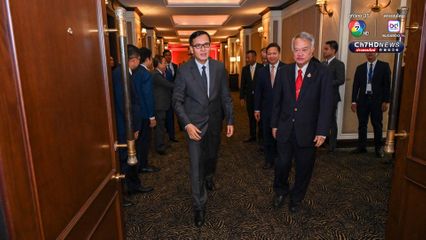 คุยวงเล็ก ท่านทูตประศาสน์ กับนายฬำ เจีย ก่อนประชุม JBC