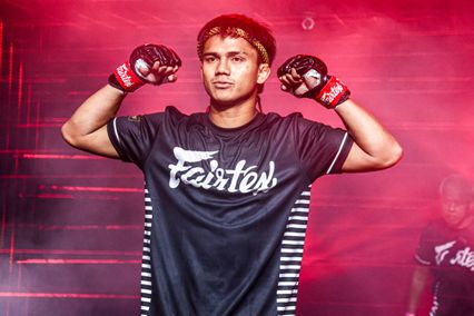 ONE ลุมพินี : ดอนคิงส์ โยธารักษ์มวยไทย จากมวยโนเนมได้ทาบชั้น ยอดเหล็กเพชร อ.อัจฉริยะ