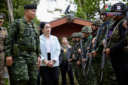 นายกฯ เดินทางไปที่ฐานปฏิบัติการมรกต แม่ทัพภาคที่ 2 นำชม - ทักทายให้กำลังใจกำลังพล