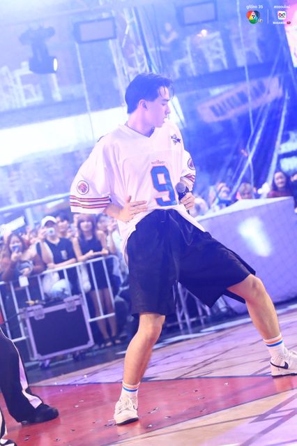 ภาพการแสดงจากวง PROXIE ในการแข่งขันบาสเกตบอล 3x3 นักเรียนชาย แชมป์กีฬา 7HD 2025