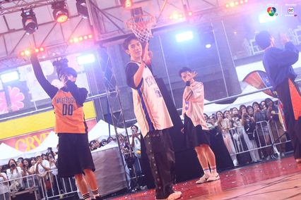 ภาพการแสดงจากวง PROXIE ในการแข่งขันบาสเกตบอล 3x3 นักเรียนชาย แชมป์กีฬา 7HD 2025