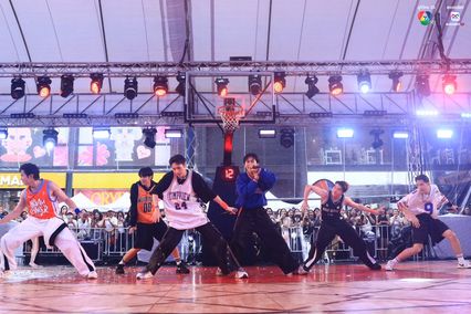 ภาพการแสดงจากวง PROXIE ในการแข่งขันบาสเกตบอล 3x3 นักเรียนชาย แชมป์กีฬา 7HD 2025