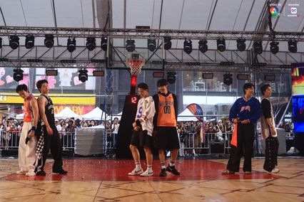 ภาพการแสดงจากวง PROXIE ในการแข่งขันบาสเกตบอล 3x3 นักเรียนชาย แชมป์กีฬา 7HD 2025