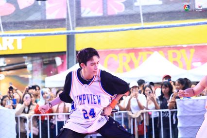 ภาพการแสดงจากวง PROXIE ในการแข่งขันบาสเกตบอล 3x3 นักเรียนชาย แชมป์กีฬา 7HD 2025