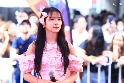 ภาพการแสดงจากวง BNK48 ในการแข่งขันบาสเกตบอล 3x3 นักเรียนชาย แชมป์กีฬา 7HD 2025