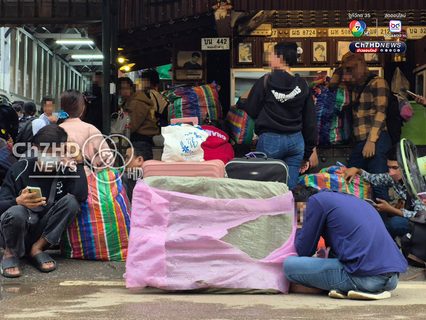 แห่รอแน่นด่านคลองลึก แรงงานกัมพูชาหวังกลับไปต่อวีซา