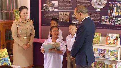 พระวรวงศ์เธอ พระองค์เจ้าเฉลิมศึกยุคล ประทานเข็มที่ระลึกแก่บุคลากรทางการศึกษา และประทานทุนการศึกษาแก่นักเรียนโรงเรียนธรรมาธิปไตย จังหวัดราชบุรี