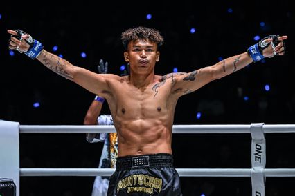 ONE Championship : นนทชัย จิตรเมืองนนท์ เสริมศอกดับห้าว อับดุลลา ดายาคาเอฟ