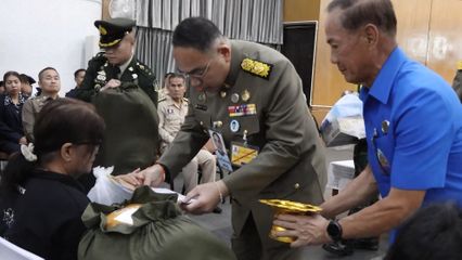 องคมนตรี เชิญสิ่งของพระราชทานไปมอบแก่ราษฎรที่ประสบอัคคีภัย ในพื้นที่จังหวัดสระบุรี