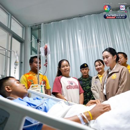 แพทองธาร เยี่ยมและให้กำลังใจ ทหารเหยียบกับระเบิดขาขาด พร้อมยกย่องเป็นแบบอย่างปฏิบัติหน้าที่ด้วยความกล้าหาญและเสียสละ