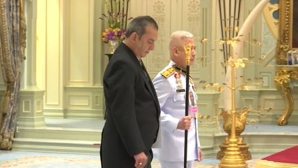 พระบาทสมเด็จพระเจ้าอยู่หัว และสมเด็จพระนางเจ้าฯ พระบรมราชินี พระราชทานพระบรมราชวโรกาสให้ เอกอัครราชทูตต่างประเทศประจำประเทศไทย เฝ้าทูลละอองธุลีพระบาท ถวายพระราชสาส์นตราตั้งและอักษรสาส์นตราตั้ง