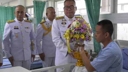 พระบาทสมเด็จพระเจ้าอยู่หัว และสมเด็จพระนางเจ้า ฯ พระบรมราชินี ทรงห่วงใยผู้ที่ได้รับบาดเจ็บจากเหตุการณ์ความไม่สงบในพื้นที่จังหวัดชายแดนไทย-กัมพูชา จึงทรงพระกรุณาโปรดเกล้าโปรดกระหม่อมให้ผู้ว่าราชการจังหวัด เชิญดอกไม้และตะกร้าสิ่งของพระราชทาน ไปเยี่ยม