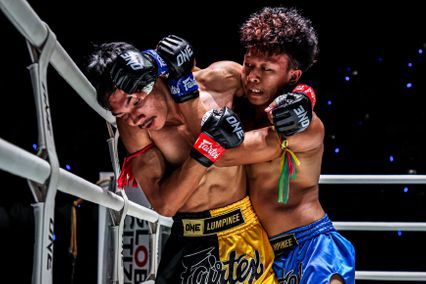 ONE ลุมพินี : เบอร์หนึ่ง ส.สละชีพ ซ้อมเข่าลอยสองชั้น หวังปิดเกม รีฟดีน มาสดอร์ ล่าโบนัส