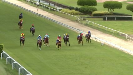 องคมนตรีเป็นผู้แทนพระองค์ไปในการแข่งขันม้านัดพิเศษ ชิงถ้วยพระราชทานสมเด็จพระนางเจ้า ฯ พระบรมราชินี ครั้งที่2