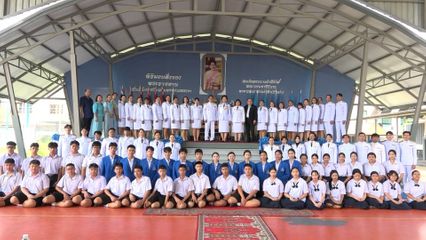 พระบาทสมเด็จพระเจ้าอยู่หัว และสมเด็จพระนางเจ้า ฯ พระบรมราชินี พระราชทานสิ่งของแก่นักเรียน คณะครู บุคลากร และเจ้าหน้าที่ เนื่องในโอกาสวันเฉลิมพระชนมพรรษาสมเด็จพระนางเจ้าสิริกิติ์ พระบรมราชินีนาถ พระบรมราชชนนีพันปีหลวง วันที่ 12 สิงหาคม 2568